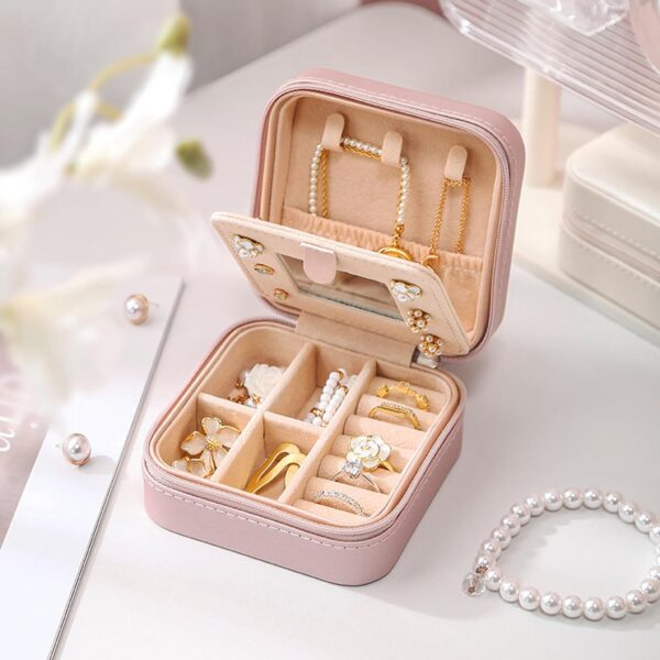 MODENGKONGJIAN Travel Jewelry Case for Women Fashion, Ring Necklace Earring Jewelry Holder Organizer Box, Small Portable Personalized Pink Jewellery Storage Box, Christmas Gifts Initial I - Image 7